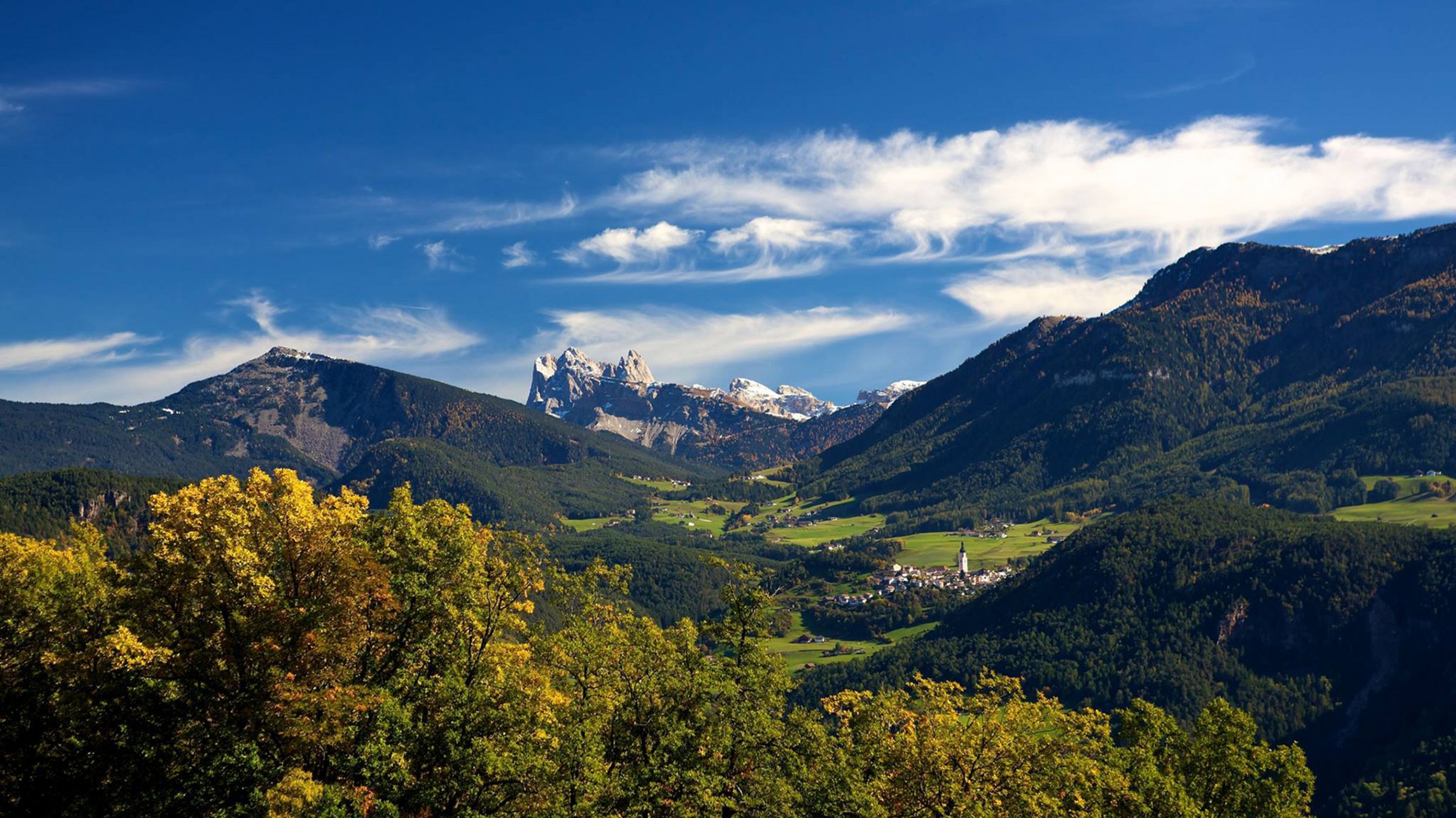 Ausblick über Kastelruth in den Dolomiten
